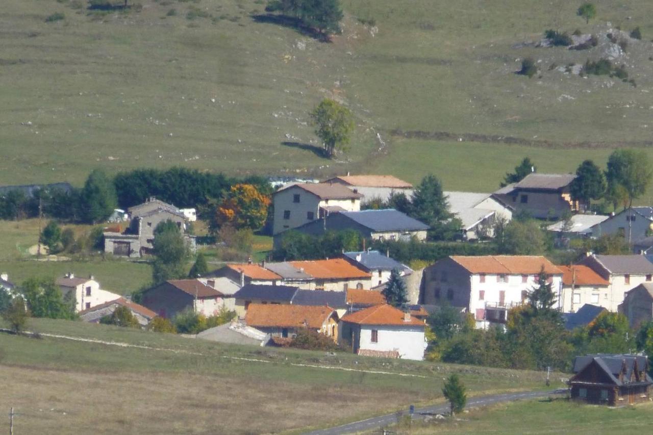 Bed and Breakfast la Chaumine aux étoiles à Camurac Extérieur photo